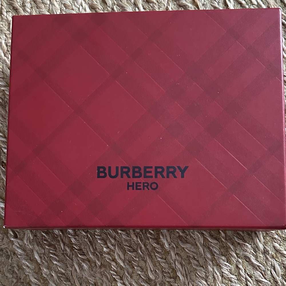 Burberry Hero cologne Set with Red Box